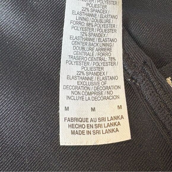 Nike Black Sports Bra no underwire Looks new blk/wht Size Medium - Picture 4 of 4